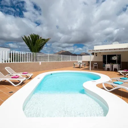 Feriehus Olivina, With Heated Pool Puerto del Carmen (Lanzarote)