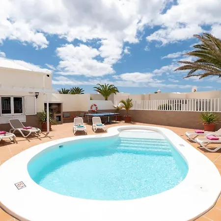 Olivina, With Heated Pool Ferienhaus Puerto del Carmen (Lanzarote)