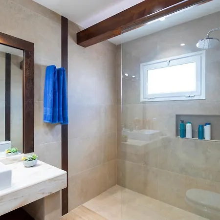 Olivina, With Heated Pool Feriehus *