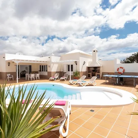 Feriehus Olivina, With Heated Pool Puerto del Carmen (Lanzarote)